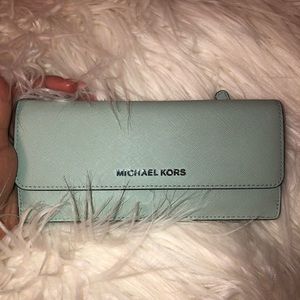 🦋MICHAEL KORS BABY BLUE WALLET🦋